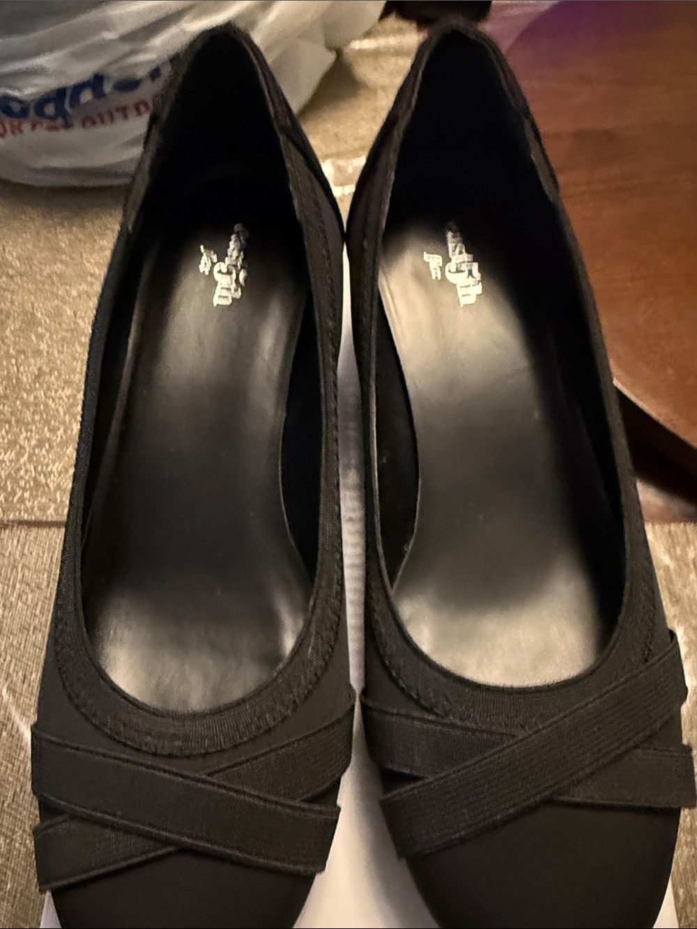 East 5th Black Women's Slip-On Flats with Crossband Detail